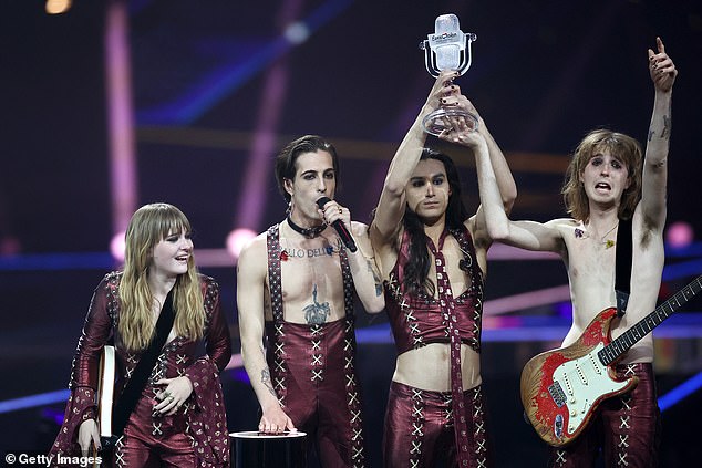 داميانو هو المغني الرئيسي لفرقة الروك الإيطالية Måneskin حيث فازت الرباعية الشهيرة في مسابقة الأغنية الأوروبية لـ Zitti e Buoni