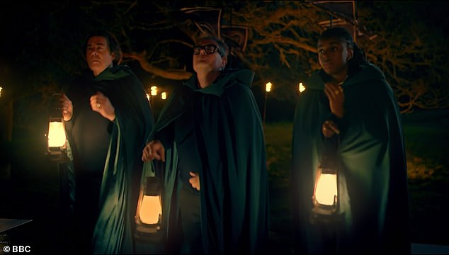 وكانت لوسي غاضبة من صديقتها كات لأنها اختارت قتلها. قالت لهم: 