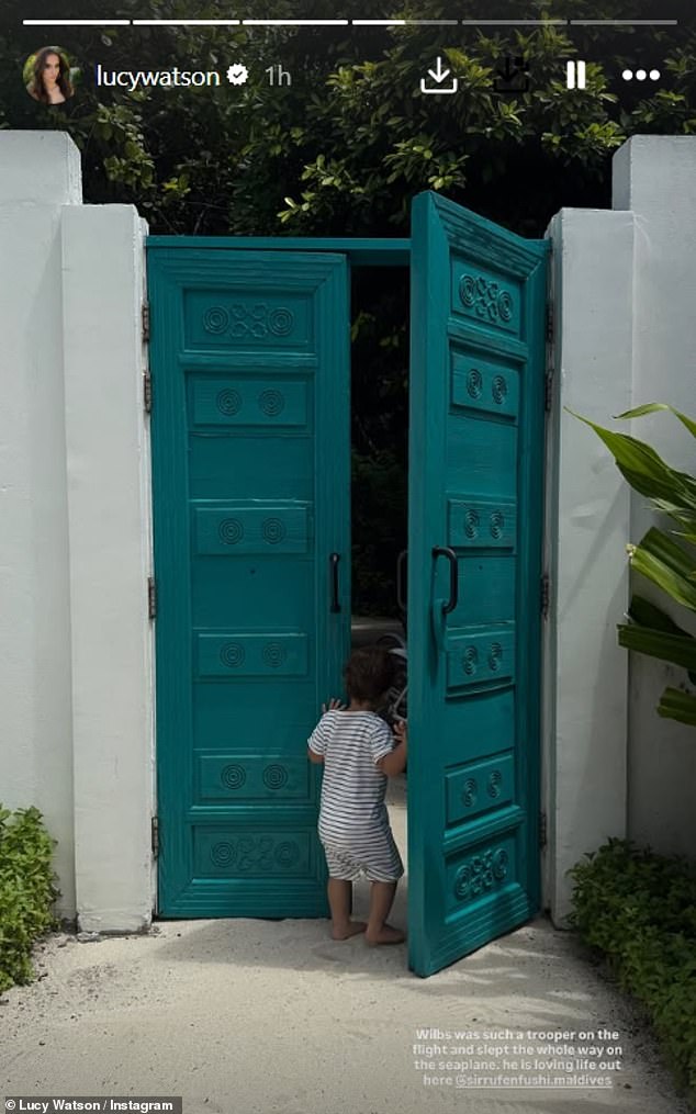 وفي منشور ثانٍ، كشفت لوسي أن طفلها الصغير