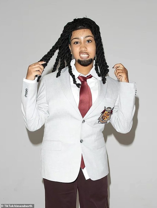 وكانت الابنة الكبرى لكيم كارداشيان، نورث ويست، ووالدها كاني ويست، ترتدي باروكة شعر مستعار ولحية مزيفة كما كانت ترتدي قميصًا أبيض وربطة عنق حمراء.