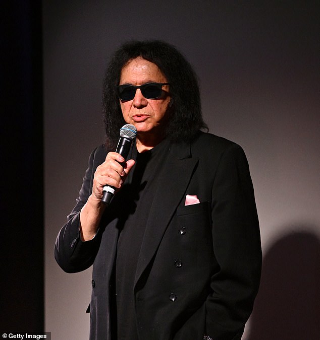 وبحسب ما ورد تم نقله إلى المستشفى في لوس أنجلوس بعد الاصطدام. ومع ذلك، أشار إلى التقارير السابقة التي نشرتها وسائل الإعلام على أنها