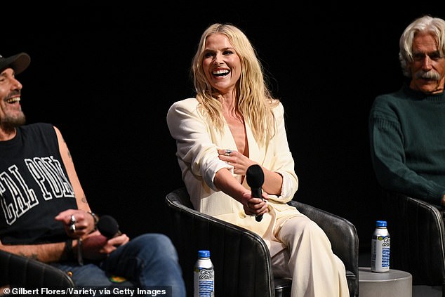 في الموسم الماضي، تلقت علي انتقادات بسبب تجسيد شخصيتها التي ابتكرها تايلور شيريدان وكريستيان والاس في تعديلهما على الشاشة الصغيرة لبودكاست Boomtown لعام 2019 لكريستيان والاس.