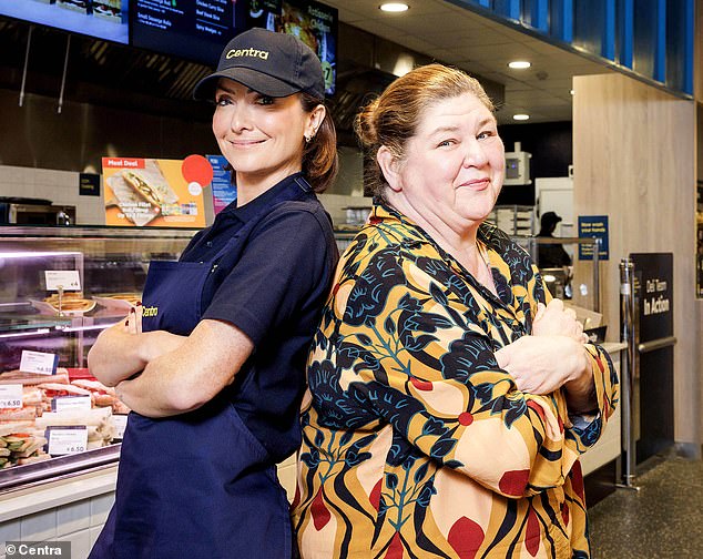 أدى وصولها الدرامي إلى المطعم إلى إطلاق إعصار من الصراع والاعترافات والفوضى الكوميدية مع شقيقتها شارون - التي تلعب دورها جينيفر زامباريلي