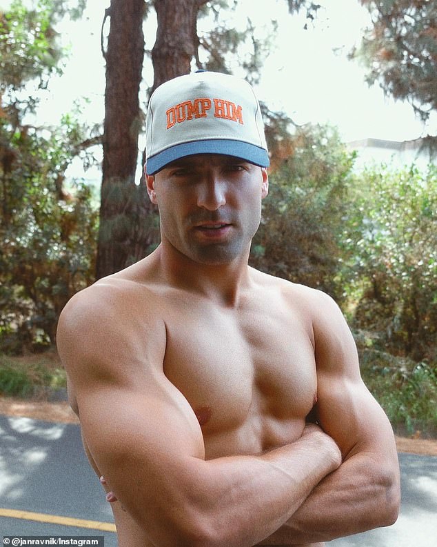 في حديثه بعد إقصائه، خاطب الراقص الجذاب الذي سحر Swifties في Eras Tour أولئك الذين شعر أنهم