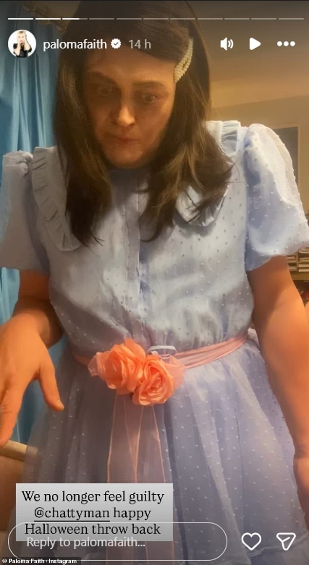 كان آلان يرتدي فستان دمية أزرق في الفيديو عندما كشف أن ابنة بالوما