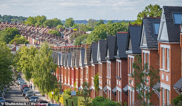 في الصورة: ألبوم صورة من Crouch End ، منطقة تايلور سويفت عاشت مع صديقها السابق جو ألوين من عام 2017