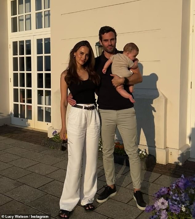 يأتي ذلك بعد أن تحدثت لوسي عن معاناتها من أجل إنجاب ابنها ويلوبي، الذي تشاركه مع زوجها جيمس