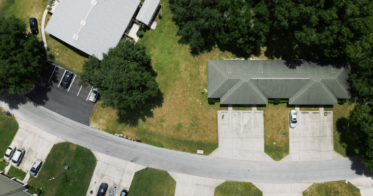 الميزة الثانية: أين يحدث الجار المثالي؟ موقع جريمة القتل