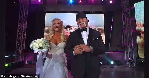 نشرت بروك مقطع فيديو لوالدها وهو يسير بها في الممر لحضور حفل زفاف، وهو أمر لم يفعله في حفلها عام 2023 بسبب انفصالهما. 