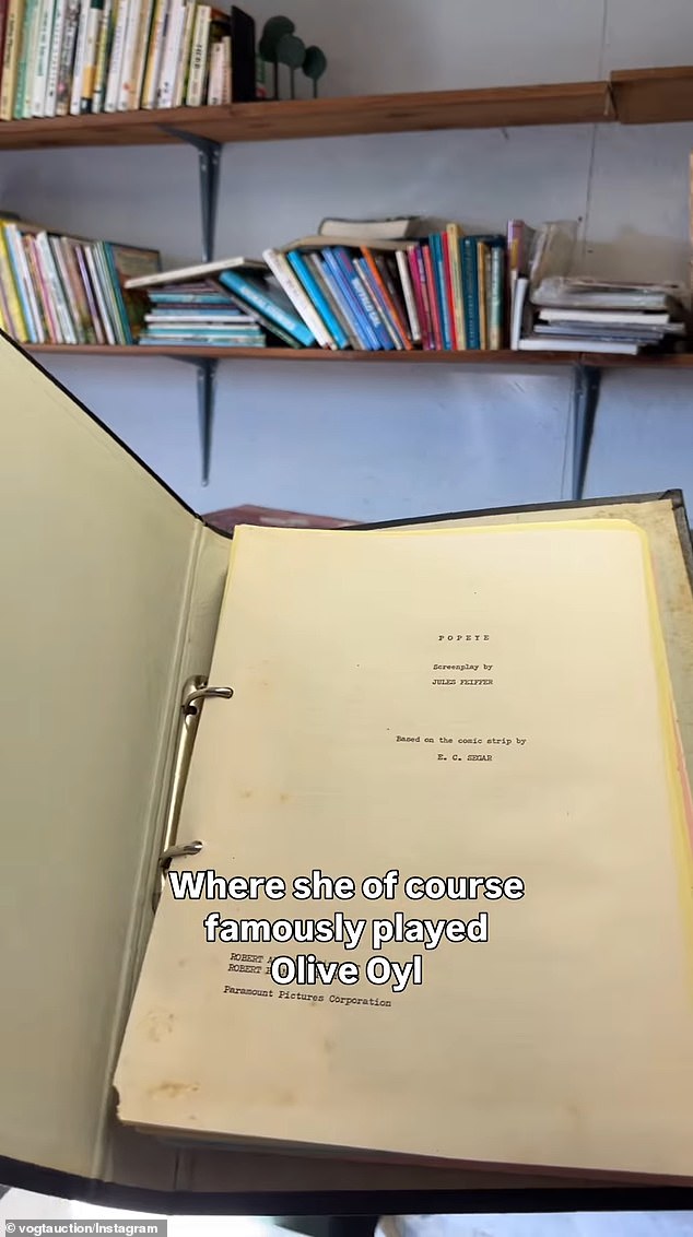 يظهر نص بوباي الخاص بها أعلاه