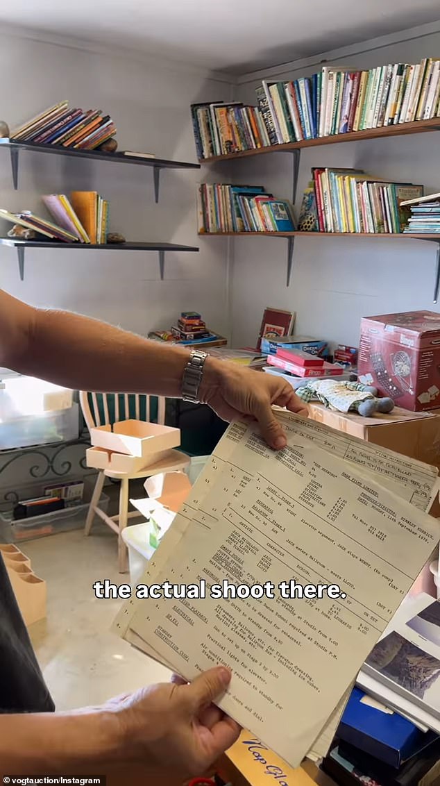 تشتمل حظيرة تخزين Duvall على أوراق اتصال أصلية من The Shining