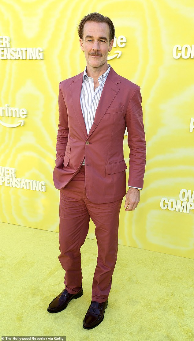 يكافح نجم داوسون كريك السابق البالغ من العمر 48 عامًا حاليًا من المرحلة الثالثة من سرطان القولون والمستقيم (شوهد في مايو من هذا العام).