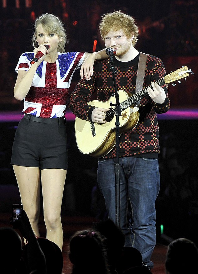 على الرغم من صداقتهما الوثيقة، ظلت شيران في حالة جهل بشأن تاريخ إصدار ألبوم سويفت الجديد The Life Of A Showgirl