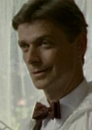 كان والدها الممثل المسرحي ويل نايتلي (في الصورة عام 1995 في مسلسل Cracker)