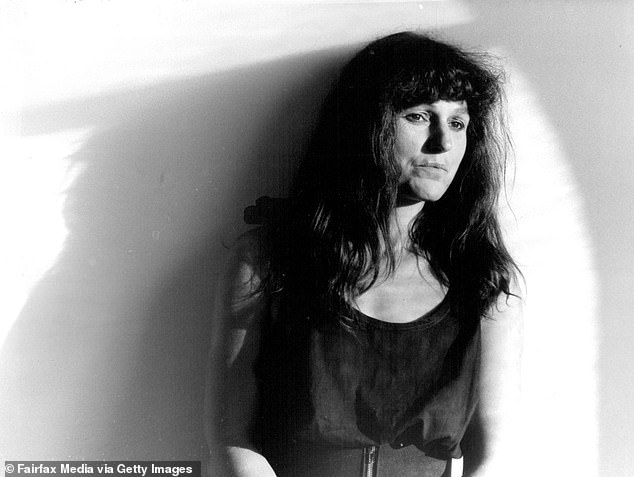 استمتعت أيضًا بسبع سنوات من العمل التلفزيوني خلال السبعينيات والثمانينيات، حيث ظهرت في دراما السجون داخل هذه الجدران ودراما بي بي سي Second City Firsts