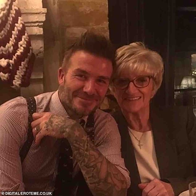 ومن المرجح أيضًا أن تنضم إلى السير ديفيد والدته الحبيبة ساندرا، 76 عامًا