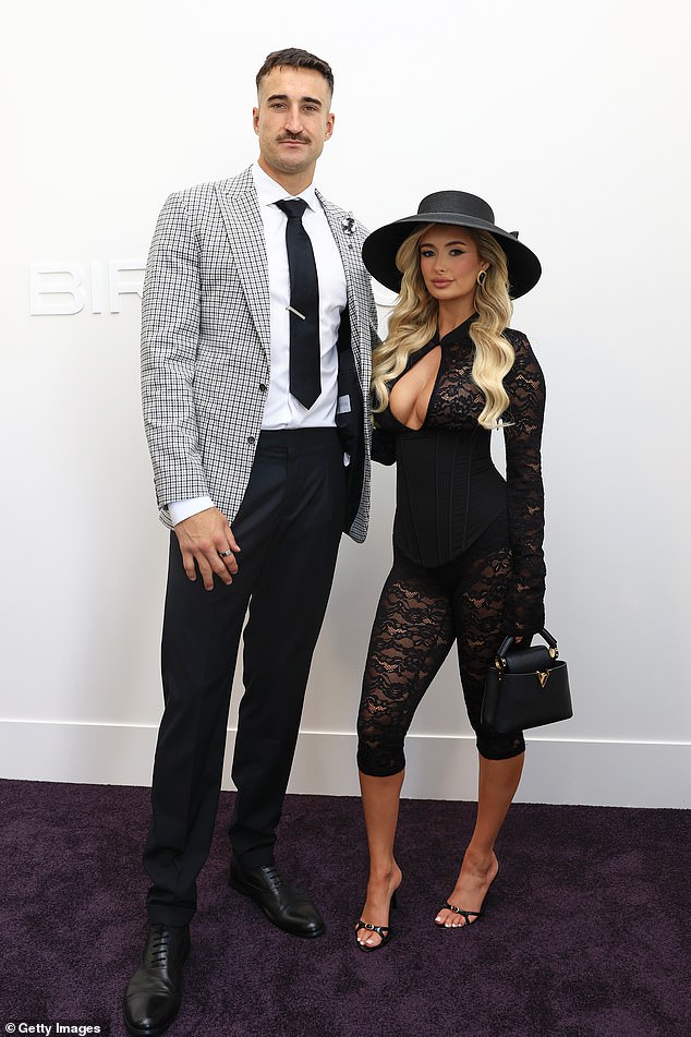 خرجت تشيلسي بيسيريفيتش، شريكة إيفان سولدو، في مظهرها الأكثر جرأة حتى الآن