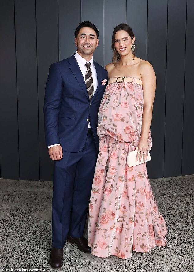 انضمت إلى نجم NRL شون جونسون زوجته نجمة كرة الشبكة كايلا وقدم الثنائي عرضًا محبوبًا