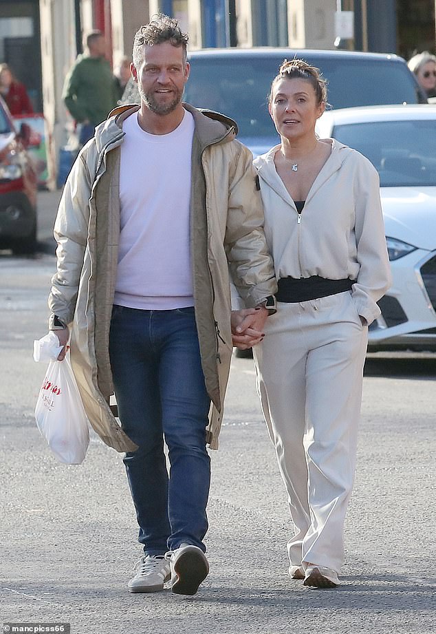 ويأتي زواجها الجديد بعد ثمانية أشهر من إنهاء علاقتها العاطفية مع صامويل توماس، الذي يصغرها بـ 19 عامًا، في فبراير بعد ستة أشهر معًا.