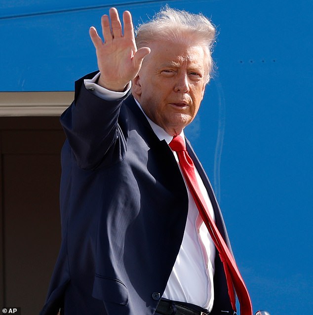 وامتثالاً لمطالب المشرعين الجمهوريين مثل السيناتور تيد كروز، وصف ترامب، في الصورة يوم الجمعة، نيجيريا بأنها