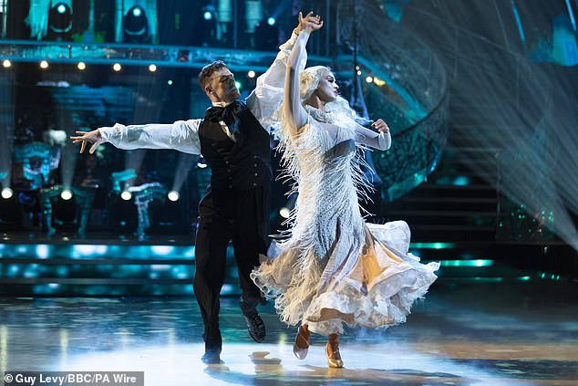 بدأت فيكي باتيسون أسبوع الهالوين يوم السبت بحركة أمريكان سموث المروعة بينما تدافع الحكام عن قدرتها على الوصول إلى النهائي