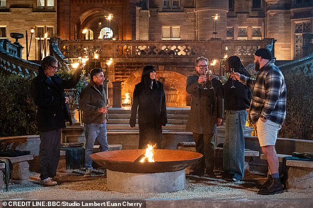 كشفت كاتي هند أن رؤساء بي بي سي كانوا يراقبونه عن كثب لمعرفة كيف سيتعامل معه المشاهدون في العرض