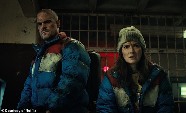 في مقابلة مع Esquire Spain، تحدث ديفيد عن إعجابه بقدرة وينونا على أن تكون ضعيفة ومبدعة في موقع التصوير عندما سئل عن علاقتهما (شوهد في Stranger Things 2022)