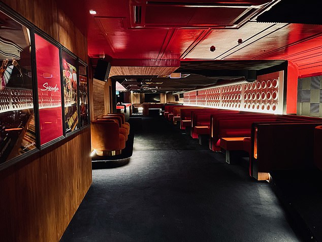 Sussudio (في الصورة): سرعان ما أصبحت هذه النقطة الساخنة التي تركز على الموسيقى المنزلية هي المكان المفضل لدى Cross لجلسات نهاية الأسبوع عالية الطاقة.