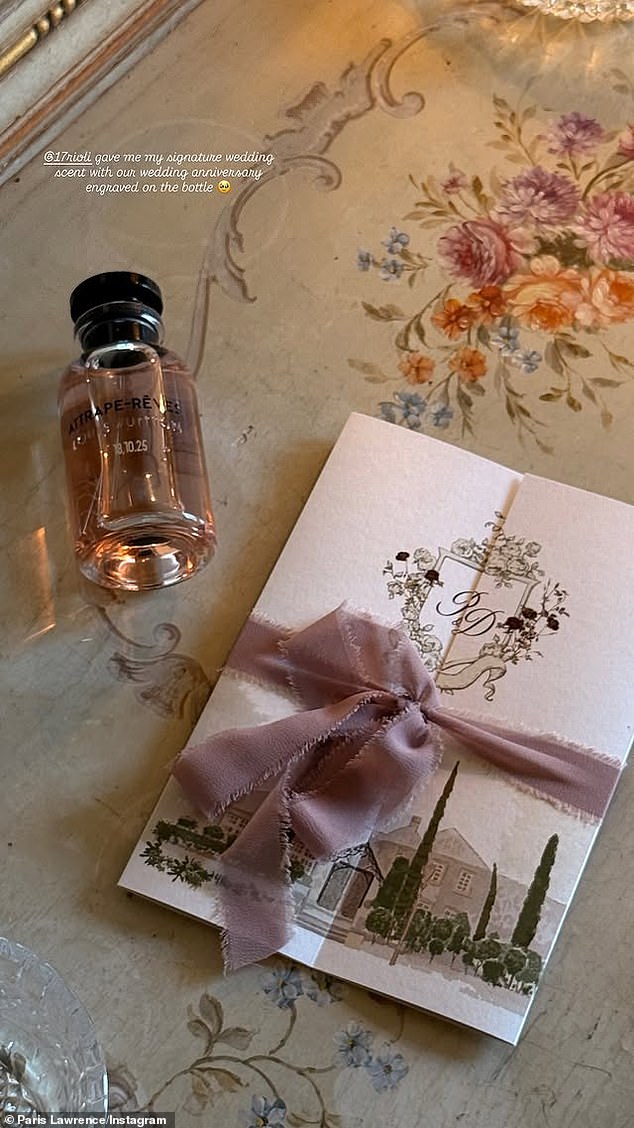 شاركت باريس صورة على إنستغرام للعطر الذي أهداها لها دانيال في يوم زفافهما ودعوتهما