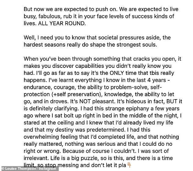 وإلى جانب الصور المقارنة، شاركت نجمة الواقع رسالة مطولة لمعجبيها، قائلة إنها أرادت 