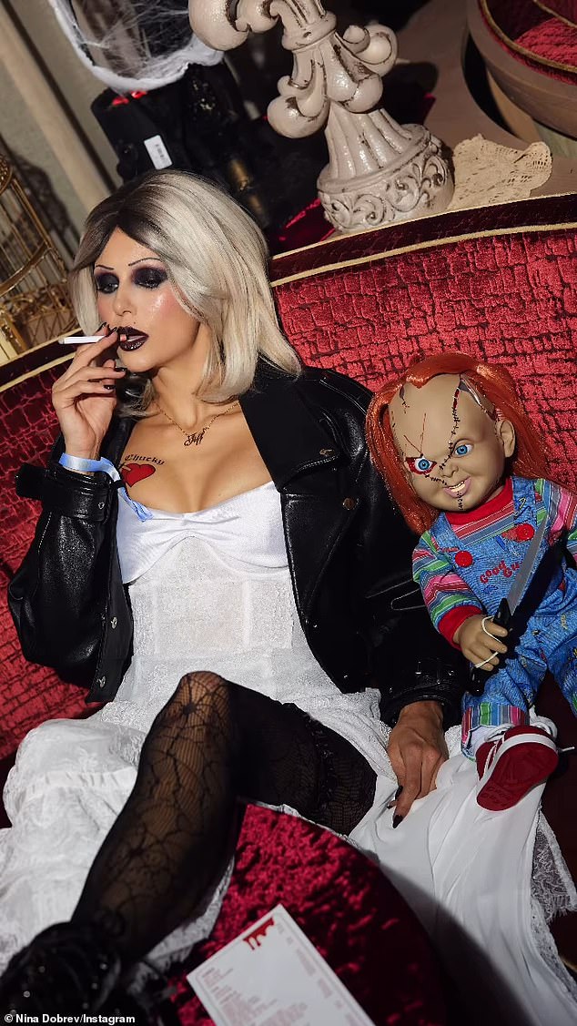 ربات البيوت الحقيقيات في بيفرلي هيلز نشأت جينيفر تيلي (غير مصورة) في دور تيفاني في Bride of Chucky، Seed of Chucky، Curse of Chucky، Cult of Chucky وSyfy/USA Network's Chucky.