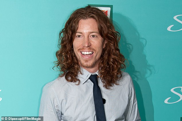 ومن الجدير بالذكر أنه قبل أن يقطع كل شيء في عام 2012 (في الصورة)، كان مؤسس Snow League البالغ من العمر 39 عامًا مشهورًا بشعره الطويل الأحمر الطبيعي، مما أكسبه لقب 