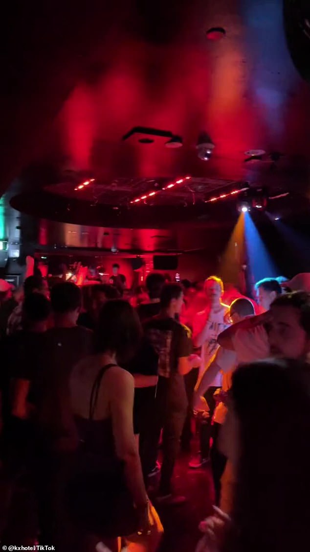 Flash at KX Club (في الصورة): كل يوم سبت، يحول Flash KX Club إلى أحد أكثر حفلات LGBTQ+ حيوية في سيدني