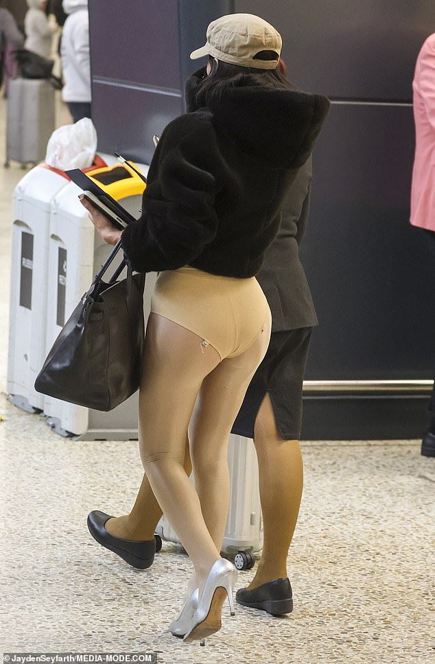 'هذا مقصود تمامًا. لقد بنى كاني علامته التجارية على إثارة الأمور، وهذه مجرد خطوته الأخيرة لجذب الانتباه وتأكيد السيطرة.