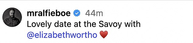 وقد قدم أخيرًا للعالم صديقته الجديدة من خلال الذهاب إلى موقع Instagram الرسمي، حيث شارك صورة له وهو يلف ذراعه حولها مع تسمية توضيحية تقول: 