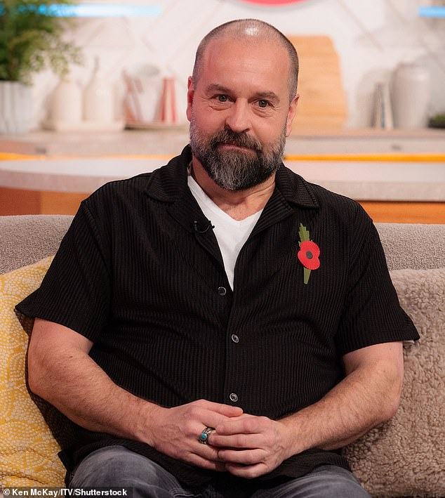 في عام 2022، اعترف المغني الكلاسيكي بأنه ذهب إلى 