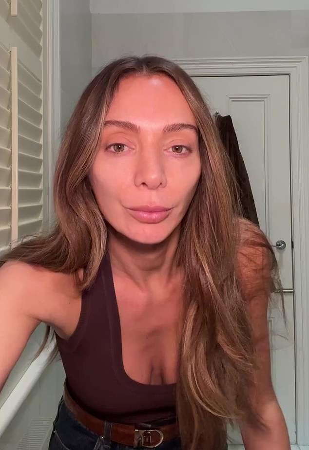 في حين أنه من السهل افتراض أن نادية تعتمد على علاجات تجميلية باهظة الثمن، إلا أن الأم لطفلين تقول إن مجرد الحصول على قسط كاف من النوم كان نصف المعركة.