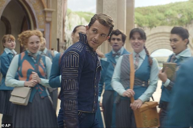 من المحتمل أن يكون الممثل الإنجليزي البالغ من العمر 37 عامًا معروفًا بعمله كأمير فييرو في فيلم Wicked