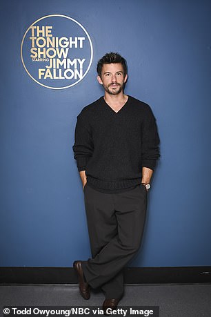 قال: إنه لشرف عظيم. من الواضح أنني أشعر بالإطراء بشكل لا يصدق. وهذا سخيف تماما. (يضحك) لقد كان سرًا، لذلك أنا متحمس جدًا لأن يكتشفه بعض الأصدقاء والعائلة.