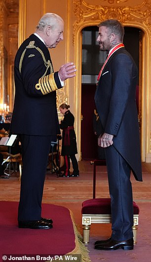 وتبادل الثنائي الكلمات مع اقتراب الحفل من نهايته