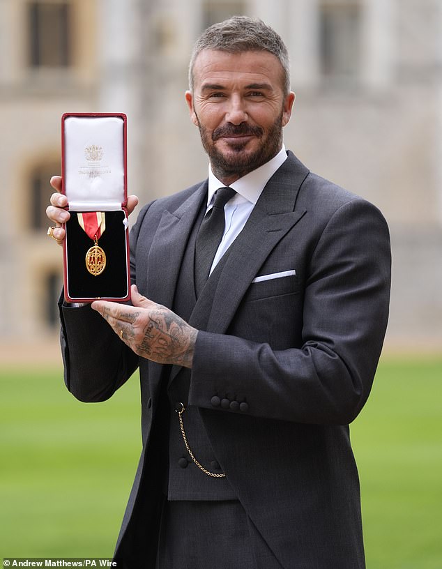 لم يتمكن ديفيد من احتواء فرحته بهذا التكريم