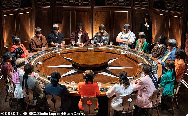 بدلاً من عرضه على الشاشات أيام الأربعاء، سيتم بث مسلسل Celebrity Traitors مرة واحدة فقط مساء الخميس، الساعة 9 مساءً، في حلقة نهائية طويلة جدًا.