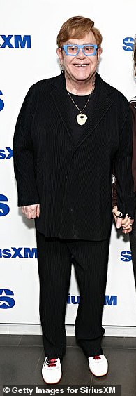 إلتون جون في الصورة في 7 أبريل