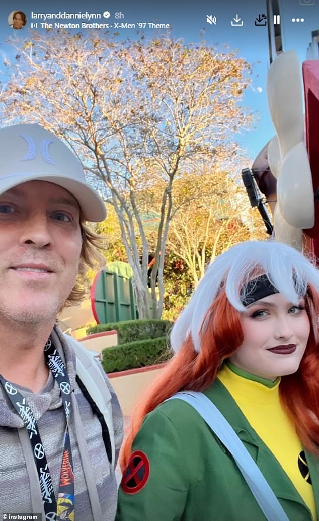 هي ابنة آنا نيكول سميث دانيلين بيركهيد. أمضت الطالبة عيد الهالوين مع والدها لاري بيركهيد