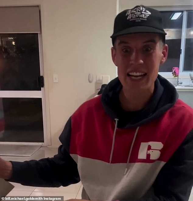 في لحظة حلوة ومرّة، ظهرت لقطات للحظة التي اكتشف فيها بيل أنه سيصبح أبًا