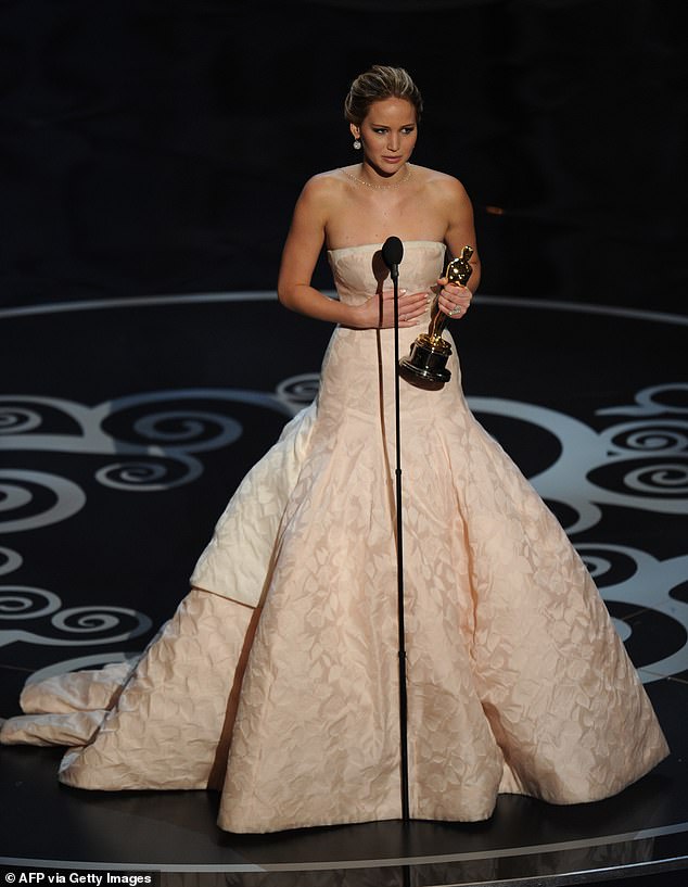 ساعد راسل لورانس في الحصول على ثلاثة ترشيحات لجوائز الأوسكار، بما في ذلك فوزها بجائزة أفضل ممثلة عن فيلم Silver Linings Playbook لعام 2012؛ شوهد في حفل توزيع جوائز الأوسكار في عام 2013