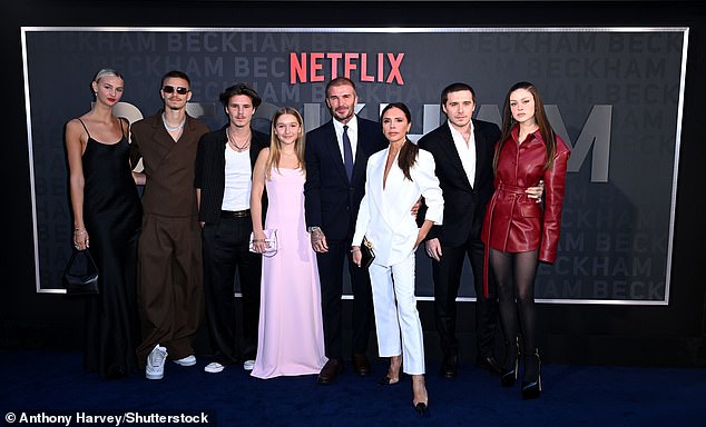 يقال إن بروكلين أصبح منفصلاً بشكل متزايد عن العائلة بعد فشله في حضور أي من احتفالات عيد ميلاد والده الخمسين في مايو (في الصورة عام 2023)