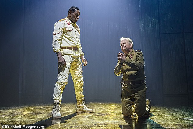 تدور أحداث مسرحية شكسبير حول عطيل، وهو جنرال مغاربي محترم في جيش البندقية الذي يتلاعب به إياجو الحسود ليعتقد أن زوجته ديدمونة غير مخلصة.