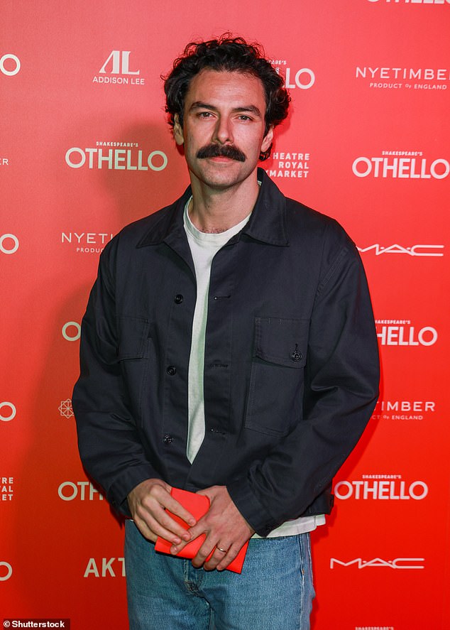 المنافسون والممثل بولدارك إيدان تورنر يحضر الأمسية الصحفية لدعم زوجته كيتلين