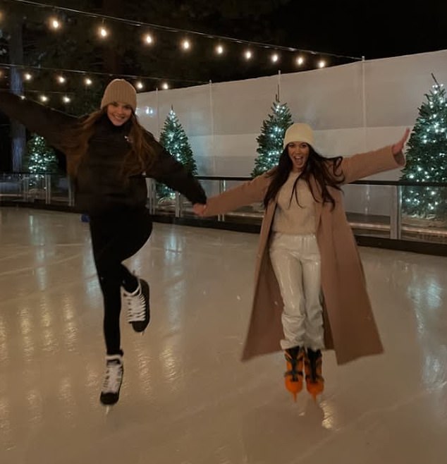 بينهما رأس كامل. رأيت التزلج على الجليد